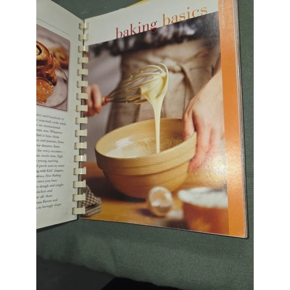 Better Homes and Gardens New Baking‎ Book Spiral Bound 600 Recipes 1998